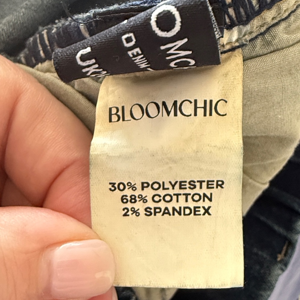 Like New BloomChic Pull-On Jeans - Picture 8 of 8